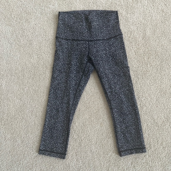 Lululemon Wunder Under High-Rise Crop 23" size 6 - Picture 1 of 4